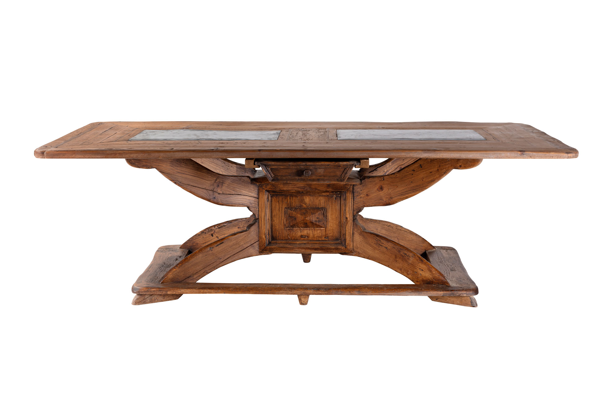 antiker Tisch aus Holz in Werkstatt